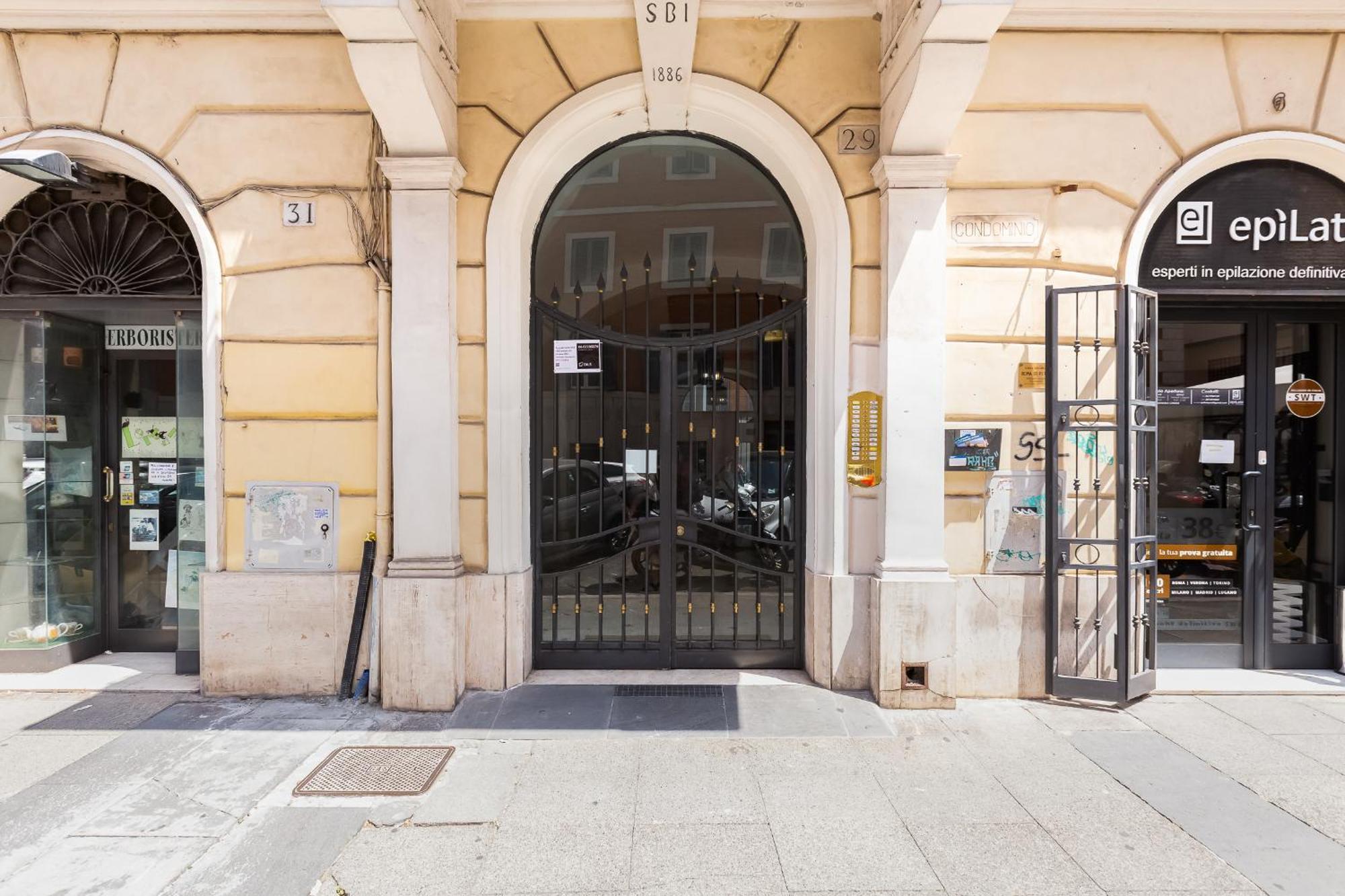 Bmga L Central Holiday House 2Bdr Near Vatican Рим Экстерьер фото